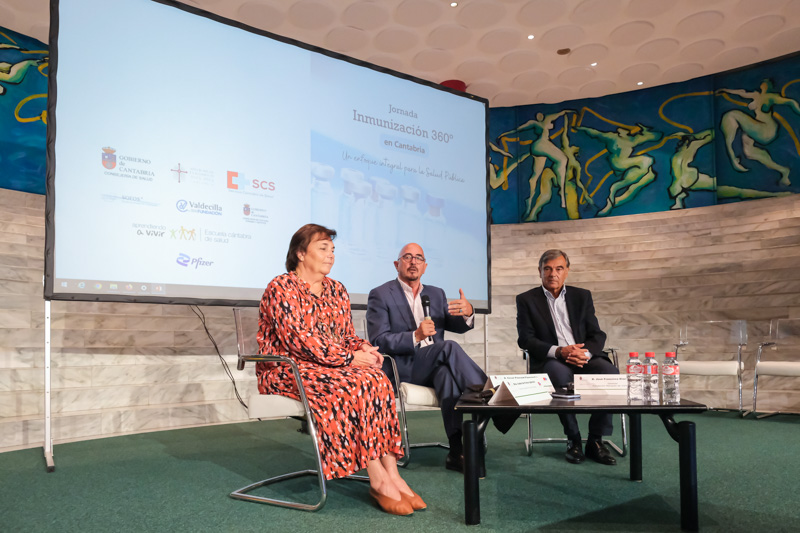 El consejero, durante su intervención en la jornada celebrada en el Palacio de Festivales (Foto: Raúl Lucio)