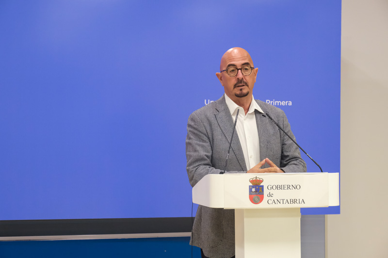 El consejero de Salud, César Pascual, durante su comparecencia ante los medios de comunicación para anunciar el inicio de las obras (Foto: Raúl Lucio)