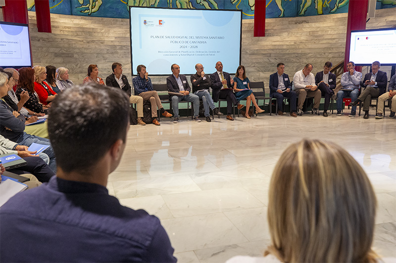 César Pascual y Óscar Fernández Torre durane la inaguración de la Jornada Participativa del Plan de Salud Mental (Foto: Lara Revilla)